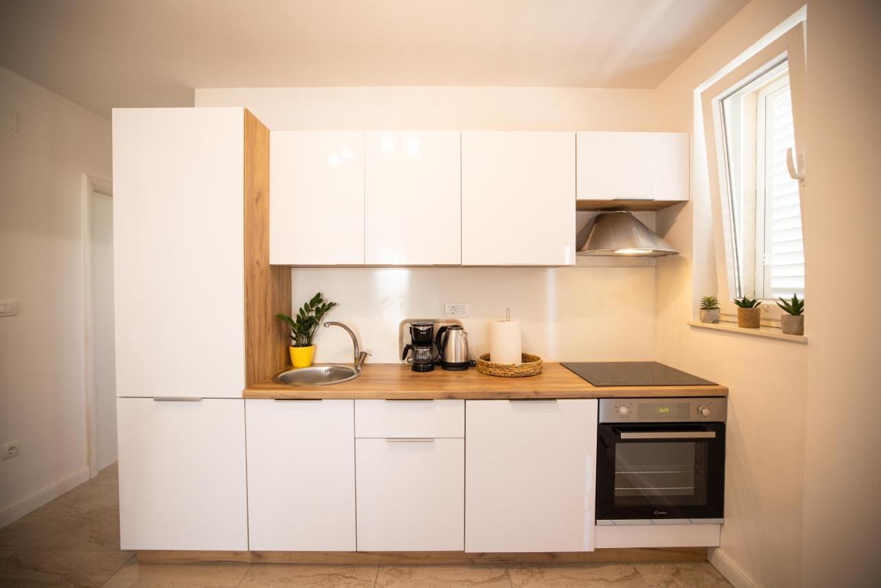 Apartmani Lelu Pridraga Exterior foto
