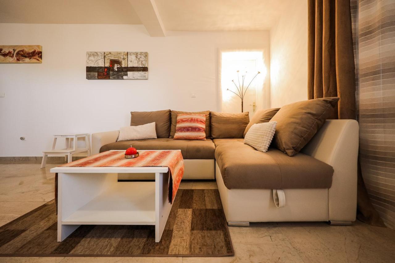 Apartmani Lelu Pridraga Exterior foto