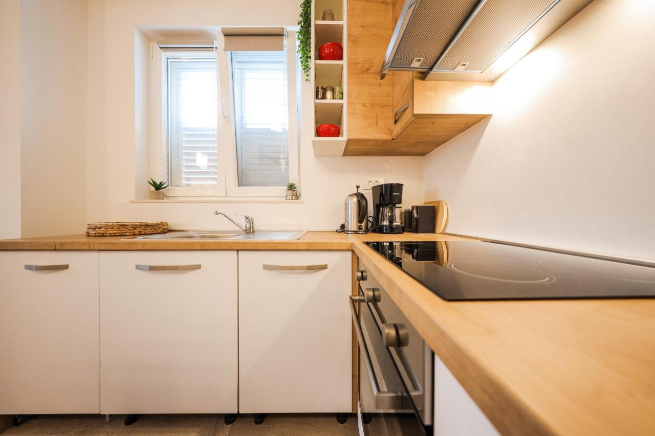 Apartmani Lelu Pridraga Exterior foto